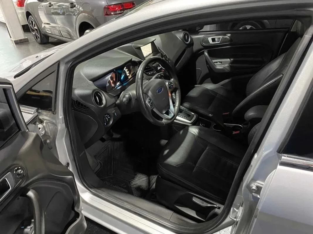Ford Fiesta Kinetic Design 1.6 Sedan Titanium Powershift 120cv